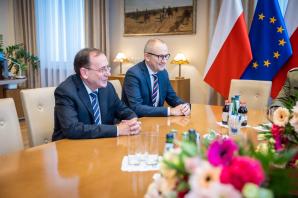 Podziękowania od ministra Mariusza Kamińskiego dla funkcjonariuszek Straży Granicznej zaangażowanych w działania na wschodniej granicy