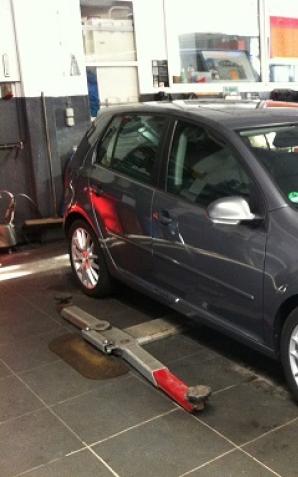 W Bełchatowie skradziono Volkswagena. Ludzie Rutkowskiego w akcji!